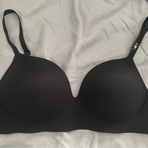 Victoria’s Secret Incredible No Wire Padded Bra 38B NWT